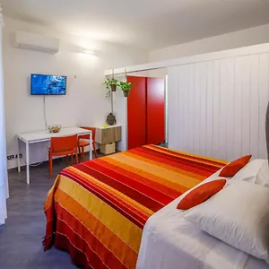 casa-ninni.taorminaitalyhotels.com/